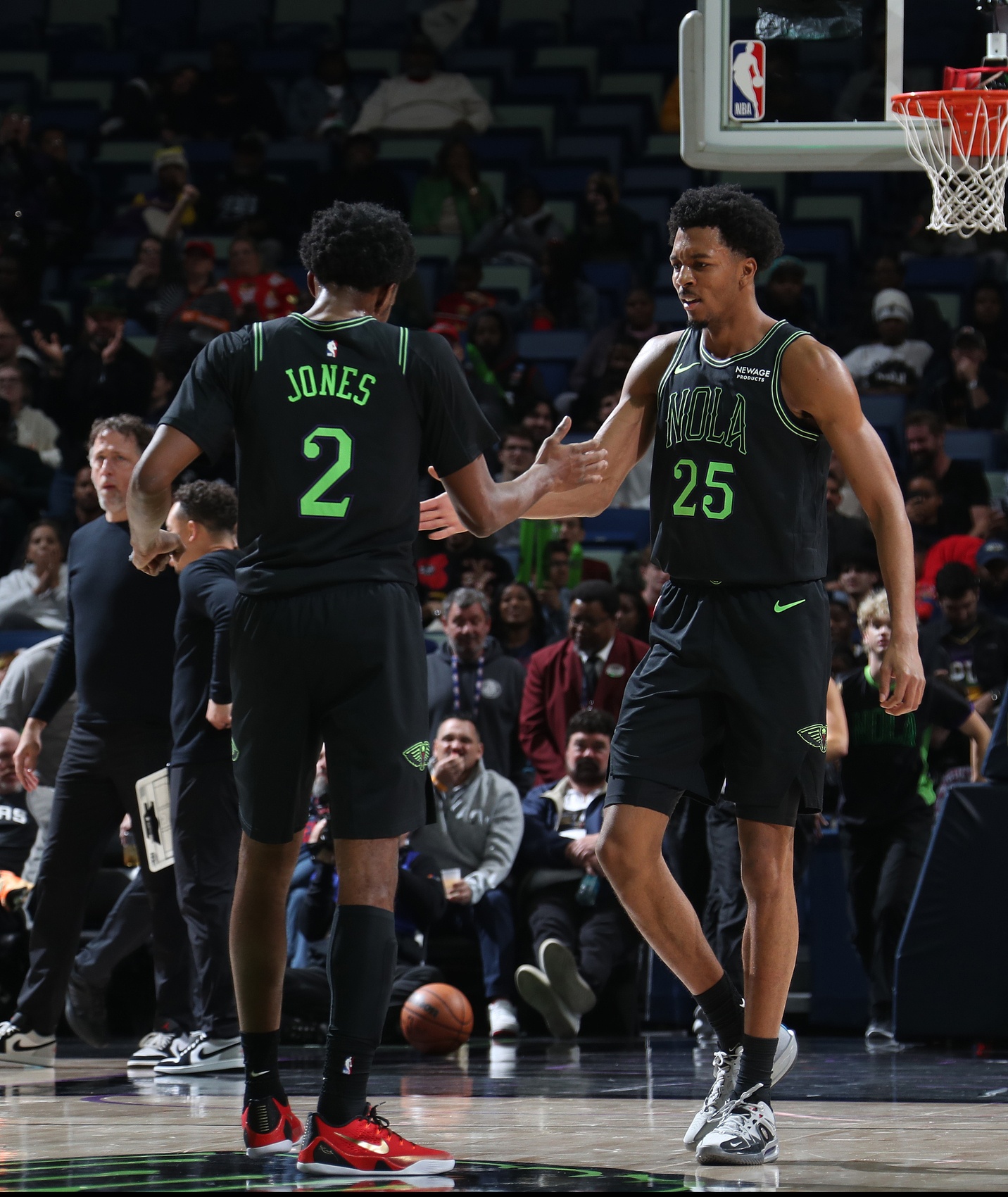 500万网彩票-美记：锡安&amp;墨菲&amp;琼斯是非卖品 后两人要价多无保护首轮+天赋球员